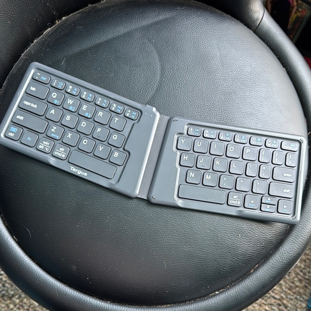 Targus Portable Bluetooth Keyboard in Black and Blue